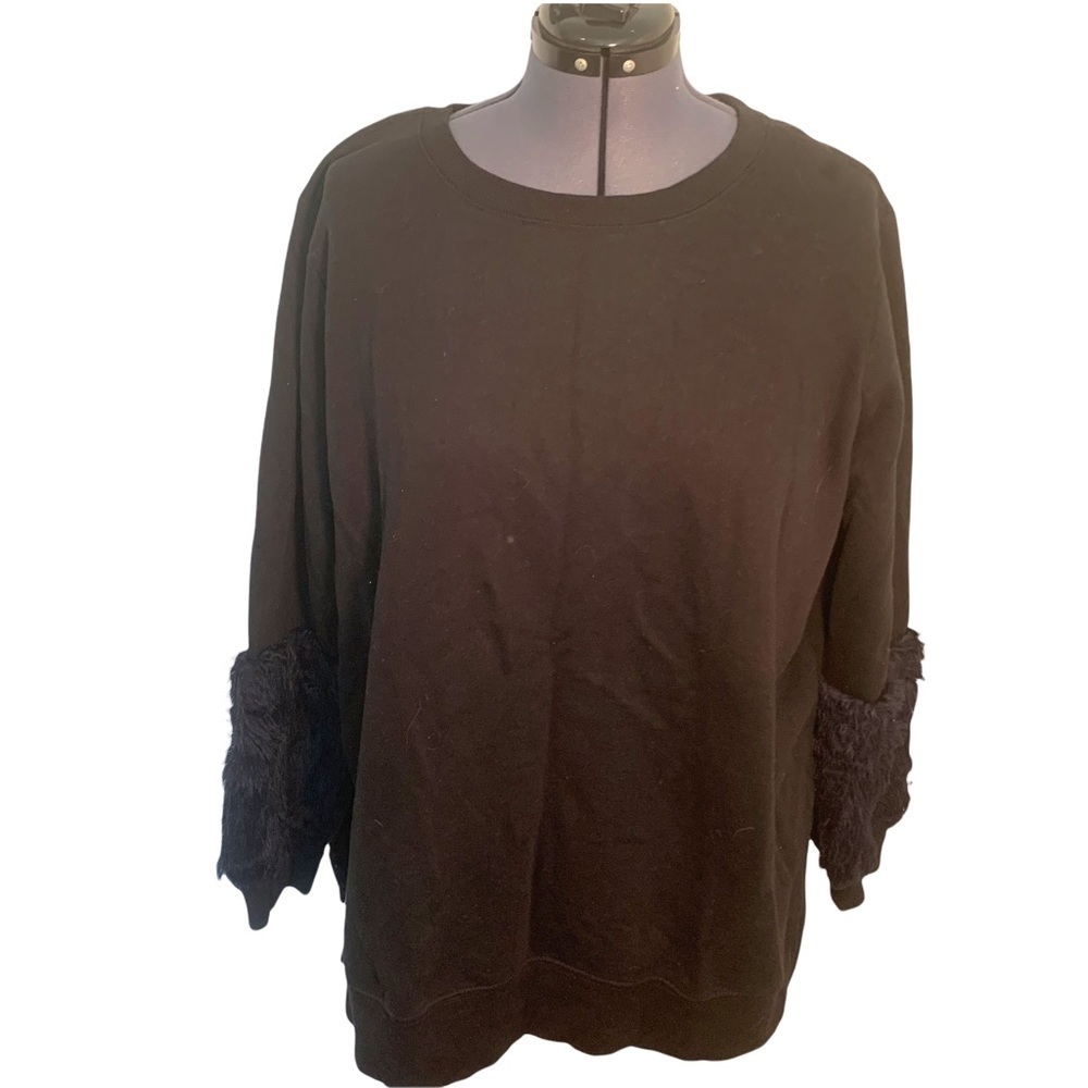 Forever 21+ Women's Plus Size Crewneck Sweatshirt Black Fuzzy Navy Blue Sleeve